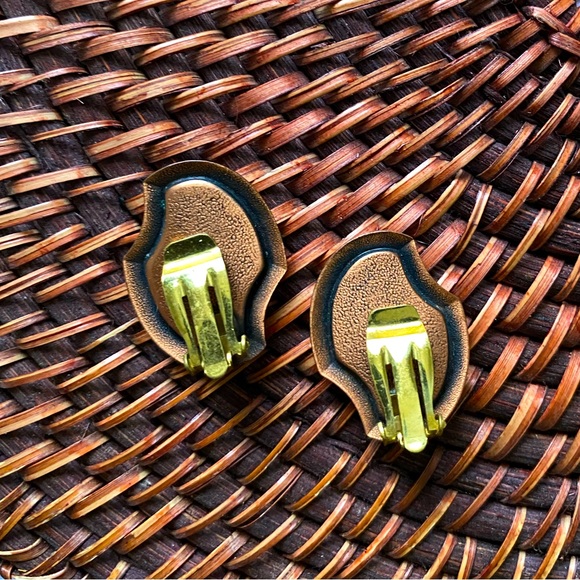 Vintage 1950s Copper and Confetti Enamel Clip On Earrings - Picture 4 of 5